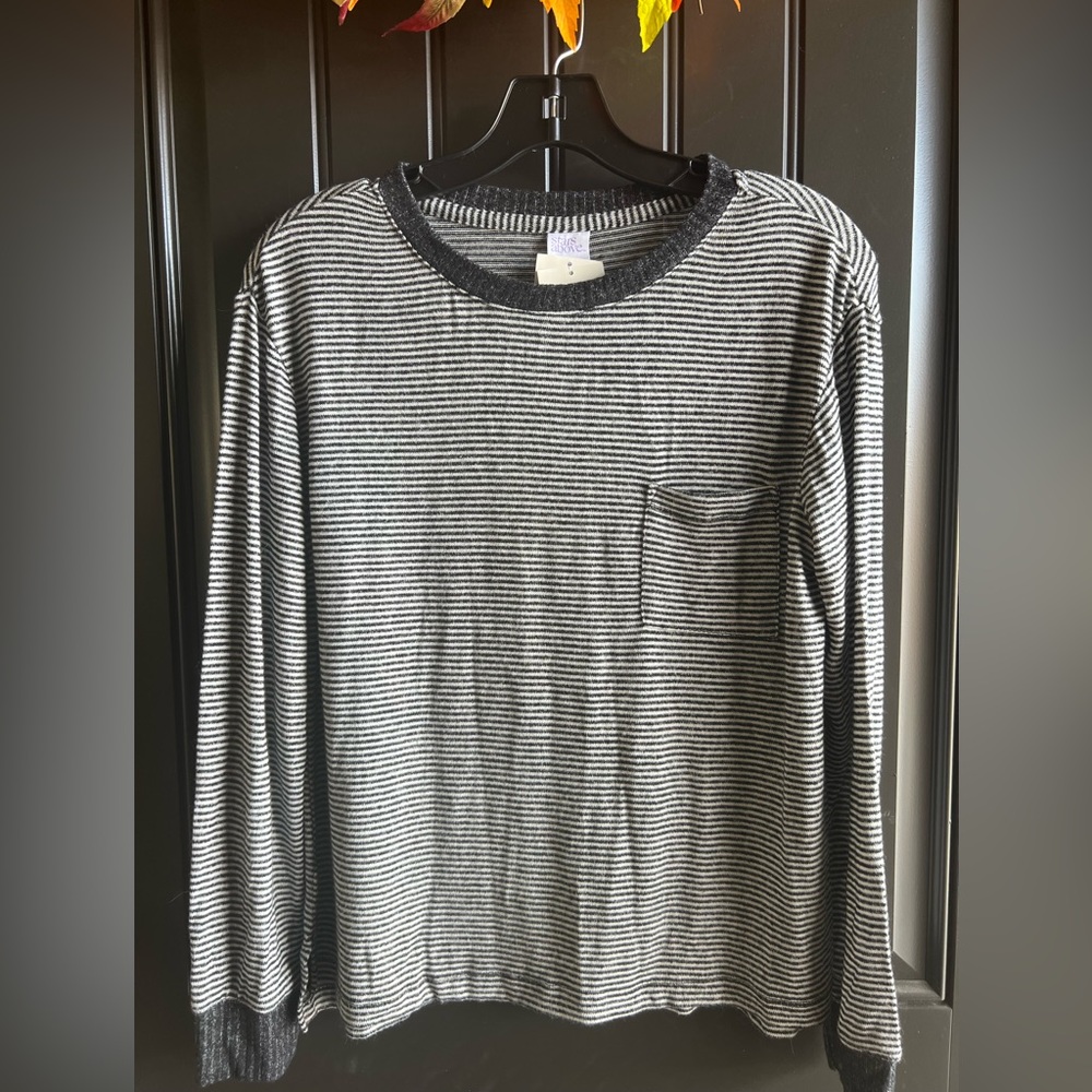 STARS ABOVE SUPER SOFT OVERSIZED LIGHT SWEATER SIZE XS BUT COULD BE A SMALL NWT💝